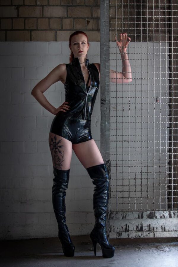 domina-black-valcyria_2024801