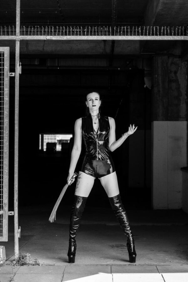 domina-black-valcyria_2024810