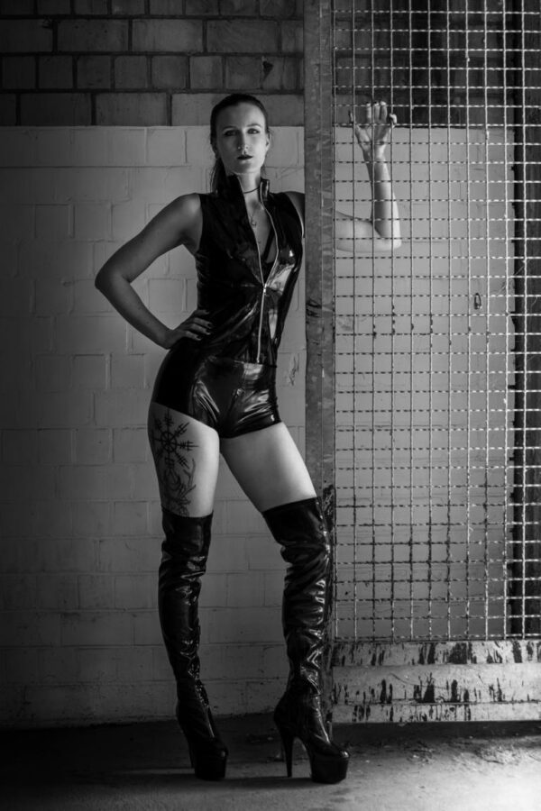 domina-black-valcyria_2024812