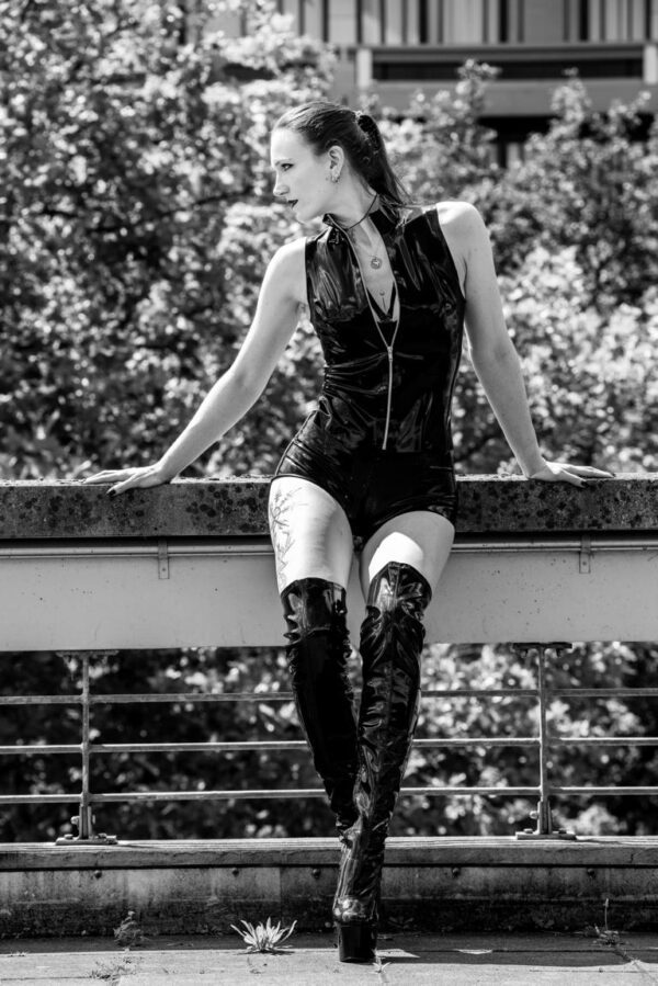 domina-black-valcyria_2024814