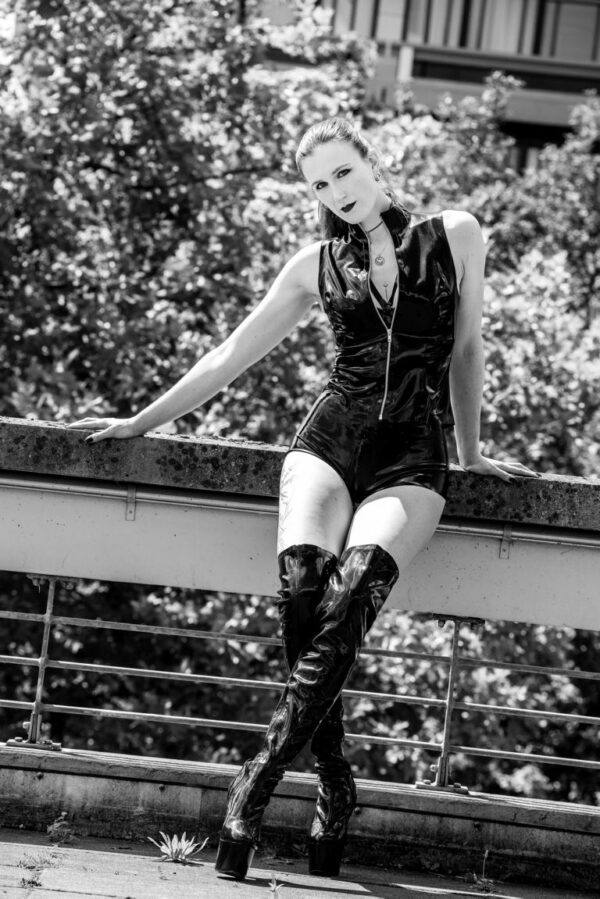 domina-black-valcyria_2024815