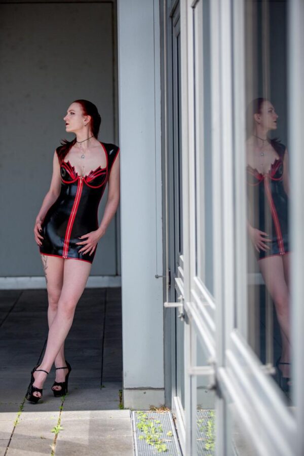 domina-black-valcyria_2024818