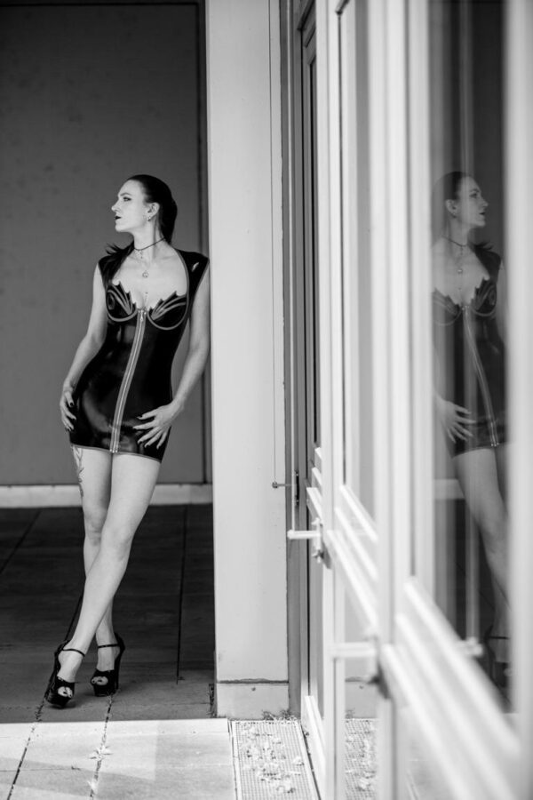 domina-black-valcyria_2024819