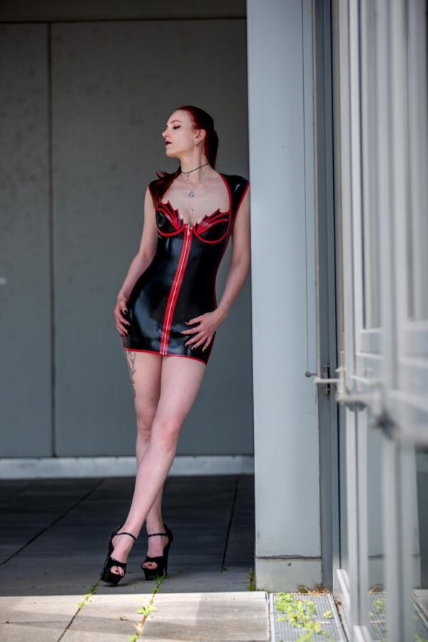 domina-black-valcyria_2024820