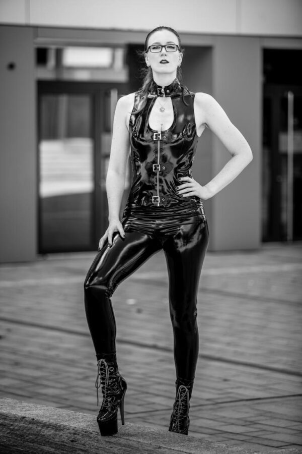 domina-black-valcyria_2024823