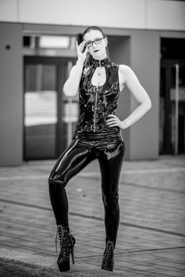 domina-black-valcyria_2024825