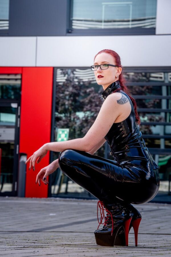 domina-black-valcyria_2024826