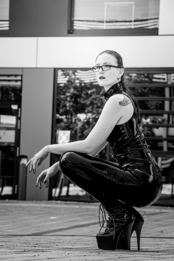 domina-black-valcyria_2024827